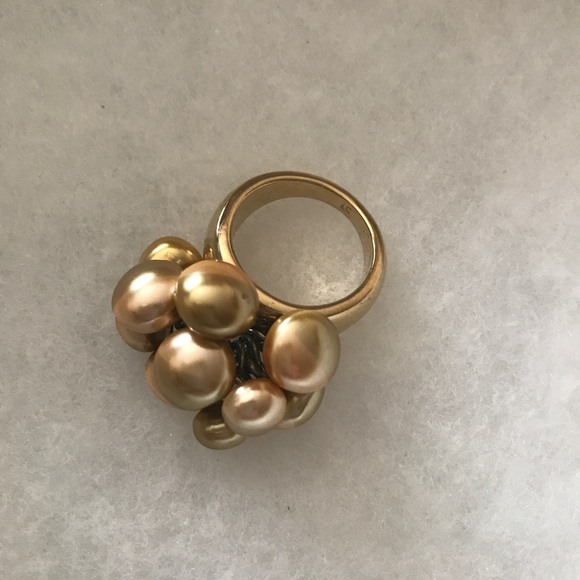Jewelry - Lis Claiborne ring with golden pearls